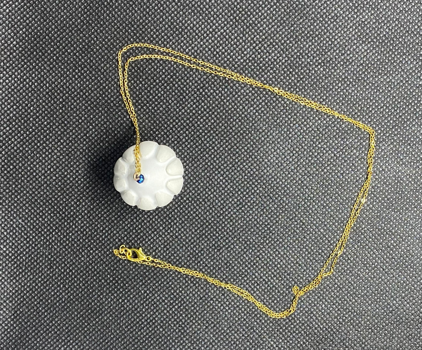 Collana pumo fiore bianco